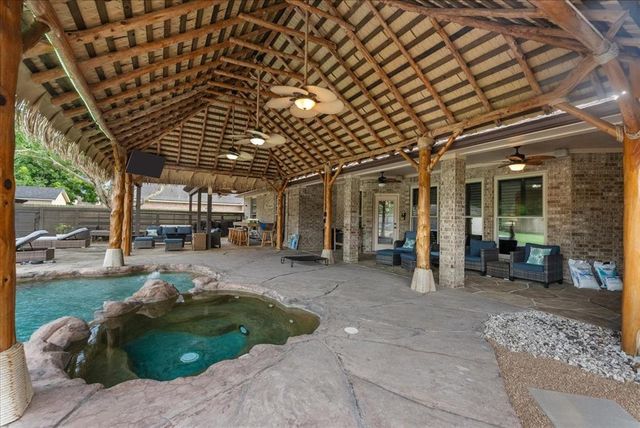 704 Heritage Oaks Drive, Angleton, TX 77515