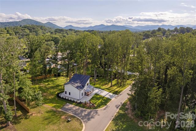 47 Scott Meadows Drive, Asheville, NC 28806