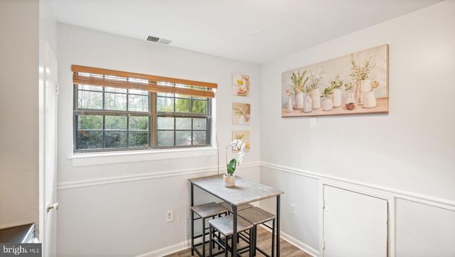 2017 HEADLANDS CIR, Reston, VA 20191