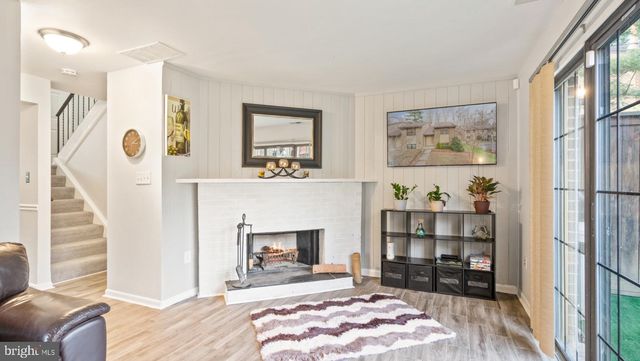 2017 HEADLANDS CIR, Reston, VA 20191