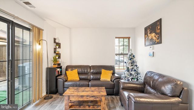 2017 HEADLANDS CIR, Reston, VA 20191