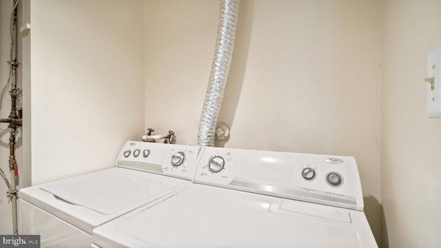 2017 HEADLANDS CIR, Reston, VA 20191