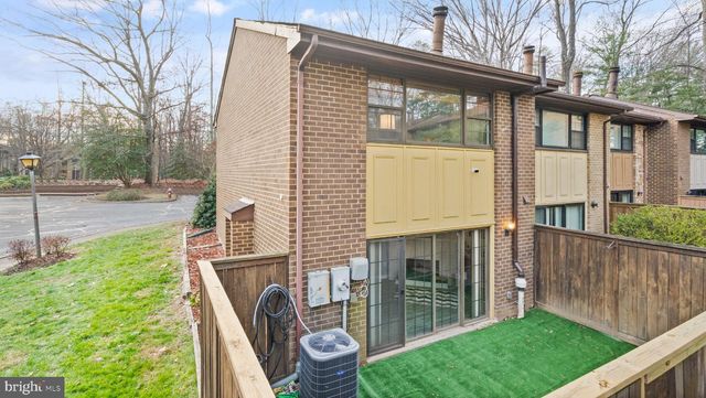 2017 HEADLANDS CIR, Reston, VA 20191