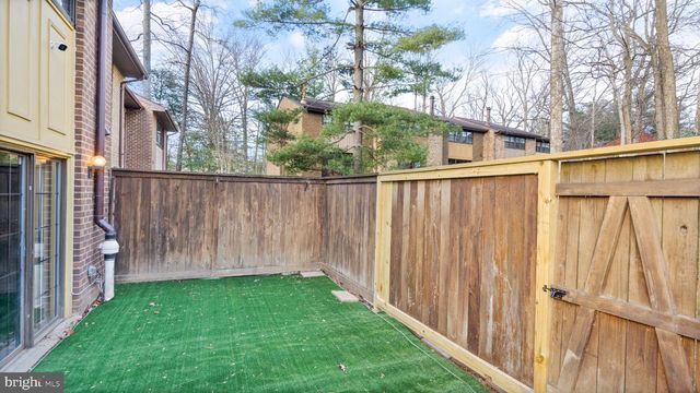 2017 HEADLANDS CIR, Reston, VA 20191