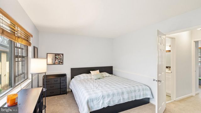 2017 HEADLANDS CIR, Reston, VA 20191