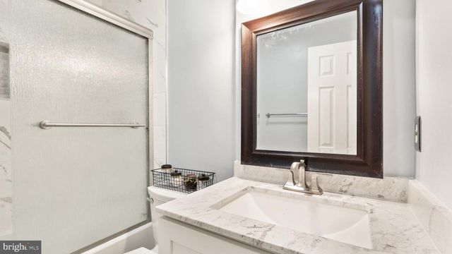 2017 HEADLANDS CIR, Reston, VA 20191