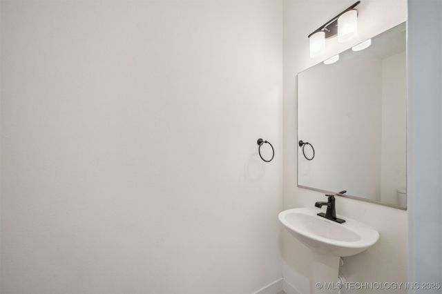 31950 E 62nd Street S, Broken Arrow, OK 74014