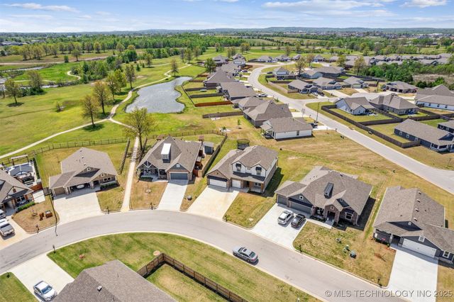 31950 E 62nd Street S, Broken Arrow, OK 74014