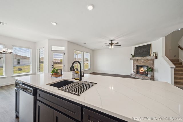 31950 E 62nd Street S, Broken Arrow, OK 74014