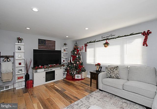 3568 GLOUCESTER LN, Philadelphia, PA 19114