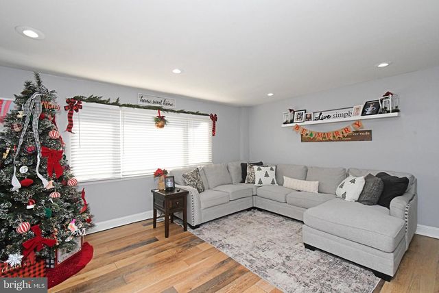 3568 GLOUCESTER LN, Philadelphia, PA 19114