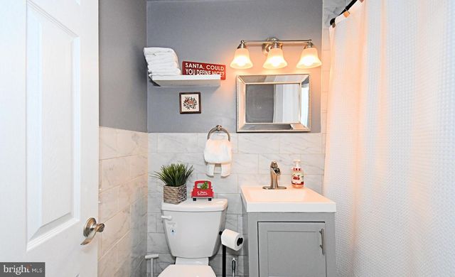 3568 GLOUCESTER LN, Philadelphia, PA 19114