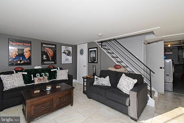 3568 GLOUCESTER LN, Philadelphia, PA 19114