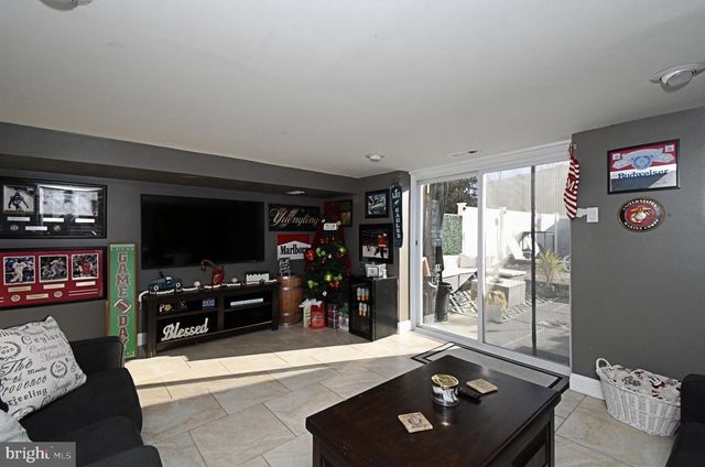 3568 GLOUCESTER LN, Philadelphia, PA 19114