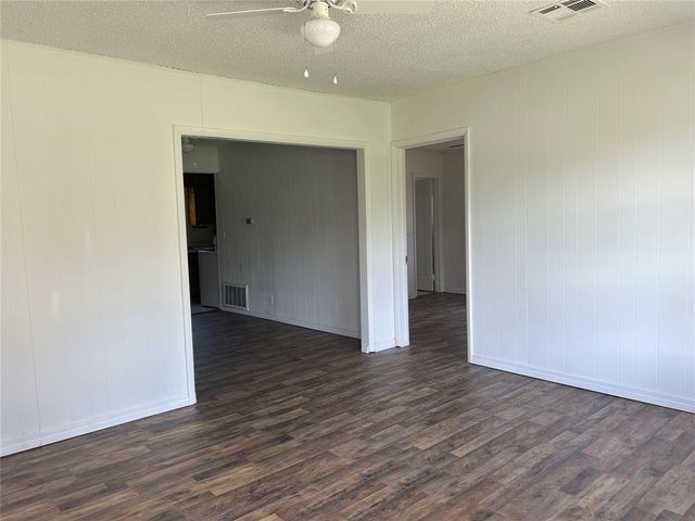 1708 W Modelle Avenue, Clinton, OK 73601