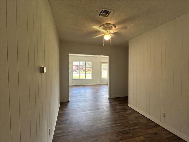 1708 W Modelle Avenue, Clinton, OK 73601