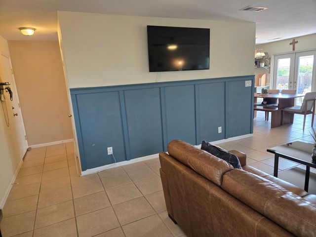 21 Juniper Avenue, Los Lunas, NM 87031