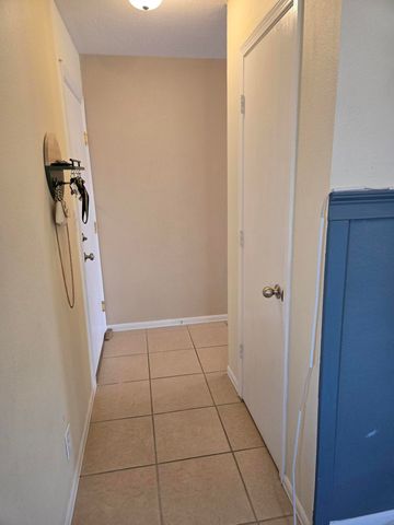 21 Juniper Avenue, Los Lunas, NM 87031