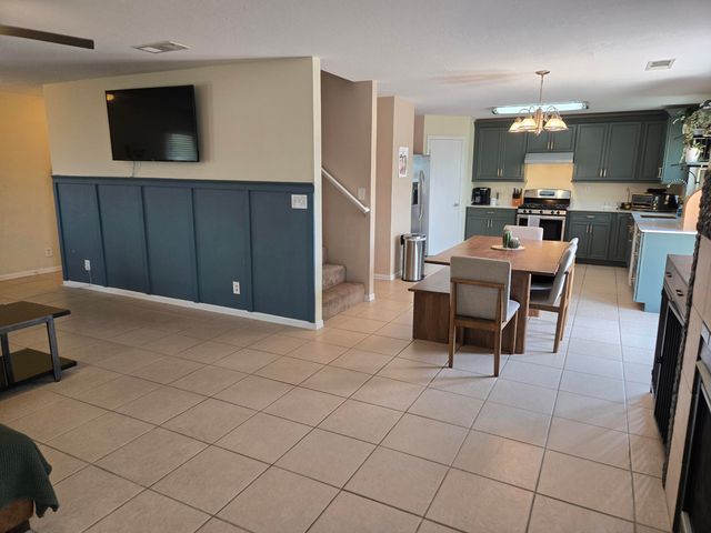 21 Juniper Avenue, Los Lunas, NM 87031