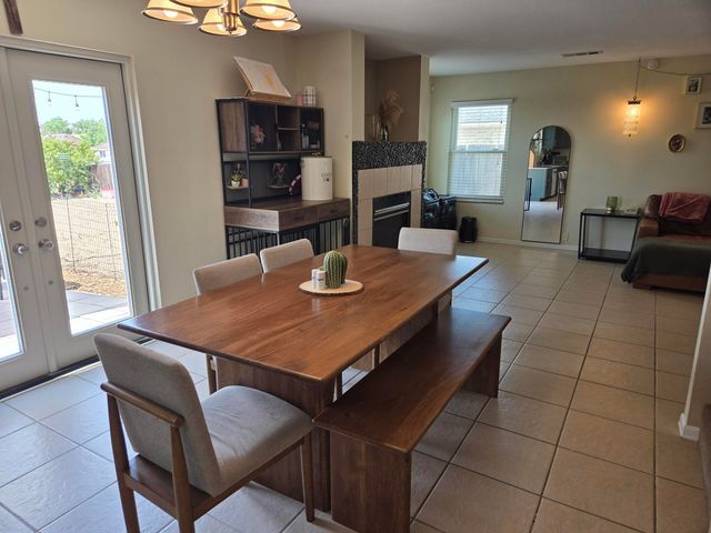 21 Juniper Avenue, Los Lunas, NM 87031