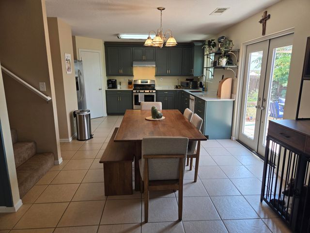 21 Juniper Avenue, Los Lunas, NM 87031