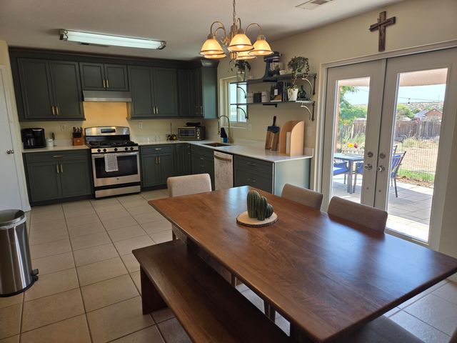 21 Juniper Avenue, Los Lunas, NM 87031