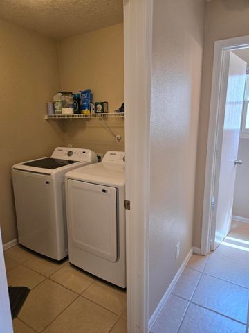 21 Juniper Avenue, Los Lunas, NM 87031