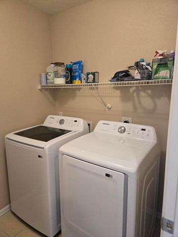 21 Juniper Avenue, Los Lunas, NM 87031