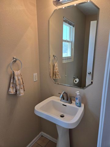 21 Juniper Avenue, Los Lunas, NM 87031