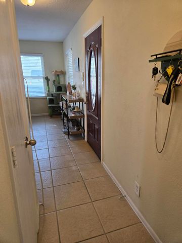 21 Juniper Avenue, Los Lunas, NM 87031