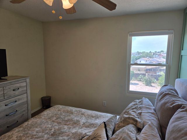 21 Juniper Avenue, Los Lunas, NM 87031