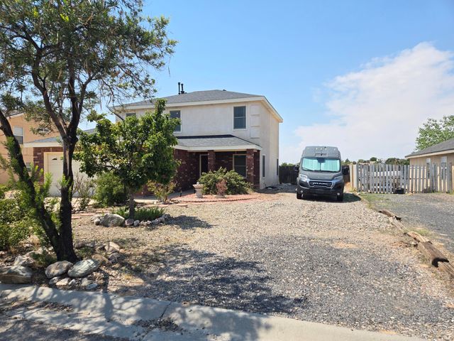 21 Juniper Avenue, Los Lunas, NM 87031