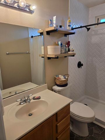 21 Juniper Avenue, Los Lunas, NM 87031