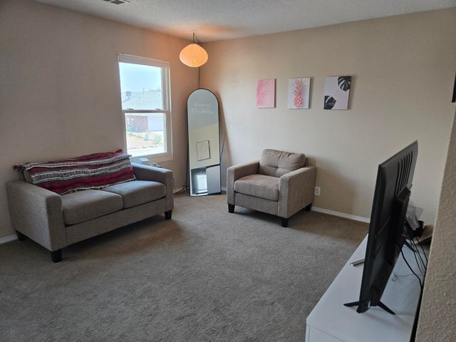 21 Juniper Avenue, Los Lunas, NM 87031