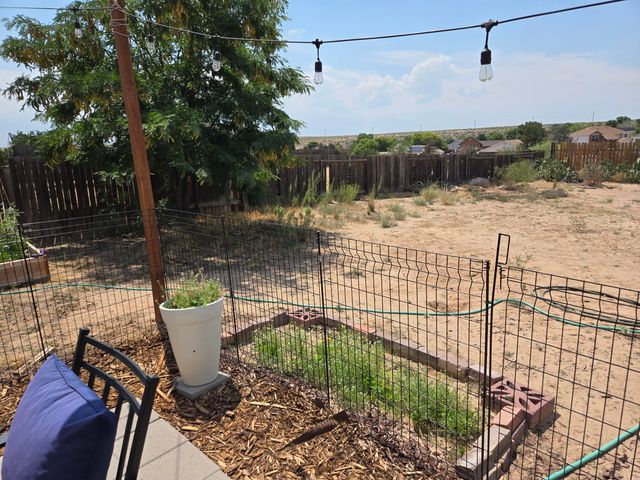 21 Juniper Avenue, Los Lunas, NM 87031