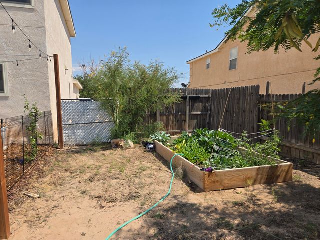 21 Juniper Avenue, Los Lunas, NM 87031
