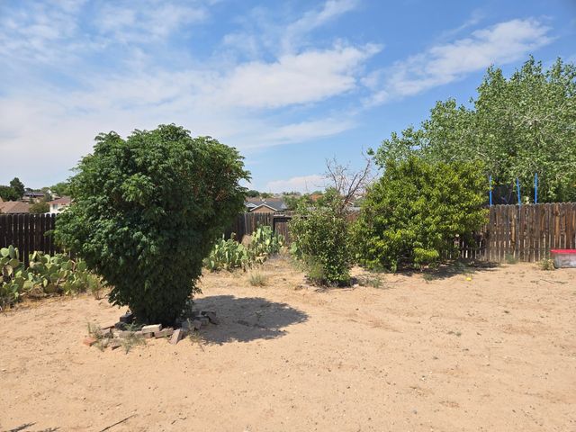 21 Juniper Avenue, Los Lunas, NM 87031