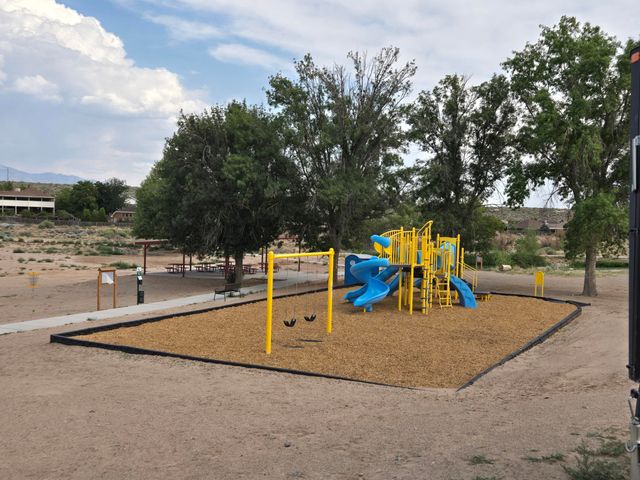 21 Juniper Avenue, Los Lunas, NM 87031