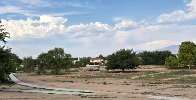 21 Juniper Avenue, Los Lunas, NM 87031