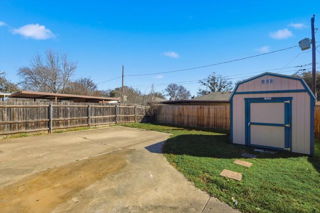 5722 Westchase Drive, North Richland Hills, TX 76180