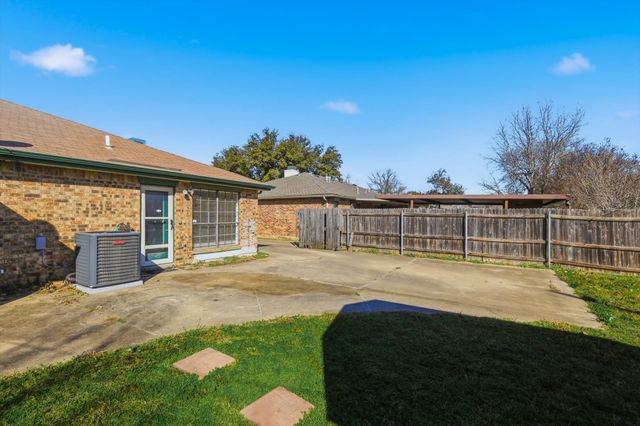 5722 Westchase Drive, North Richland Hills, TX 76180