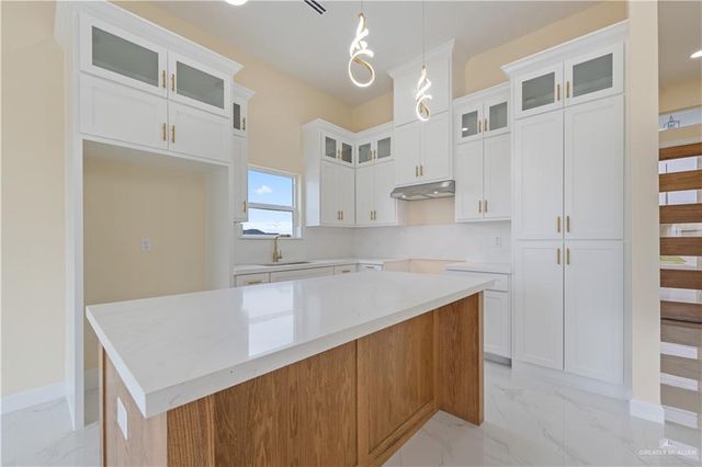 5813 N Gira Del Sol Street, Edinburg, TX 78542