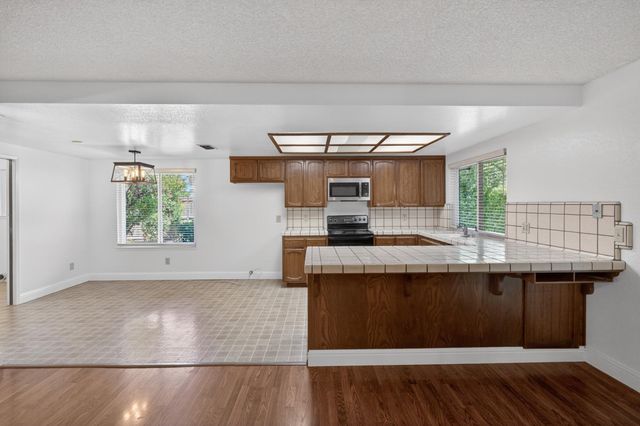 5904 Courville Ct, Fair Oaks, CA 95628