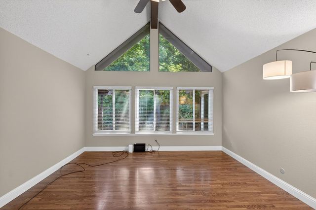 5904 Courville Ct, Fair Oaks, CA 95628