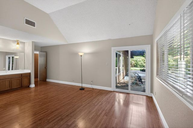 5904 Courville Ct, Fair Oaks, CA 95628