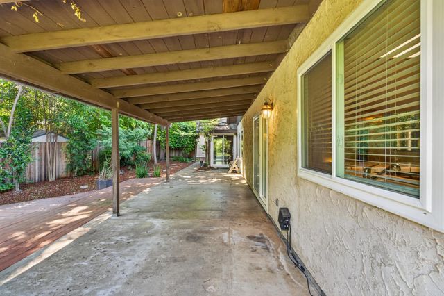 5904 Courville Ct, Fair Oaks, CA 95628
