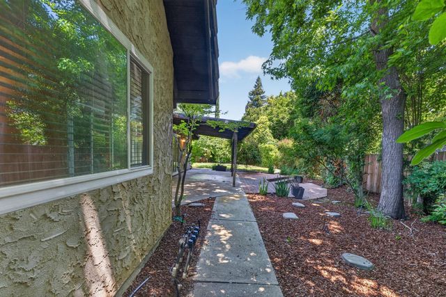 5904 Courville Ct, Fair Oaks, CA 95628