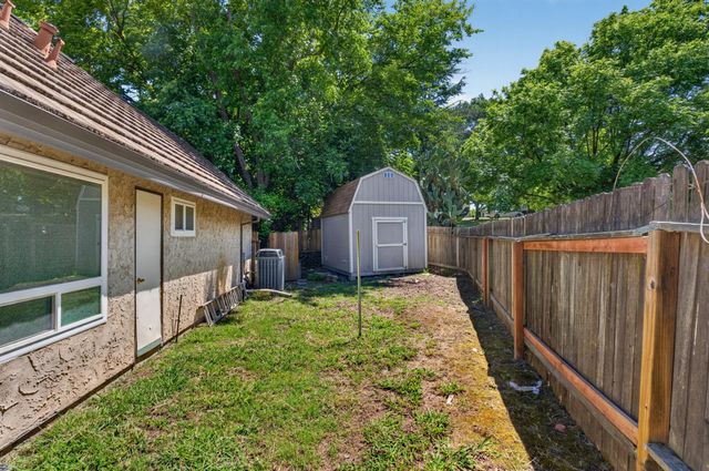 5904 Courville Ct, Fair Oaks, CA 95628