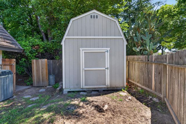 5904 Courville Ct, Fair Oaks, CA 95628