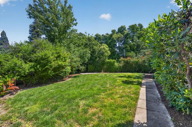 5904 Courville Ct, Fair Oaks, CA 95628